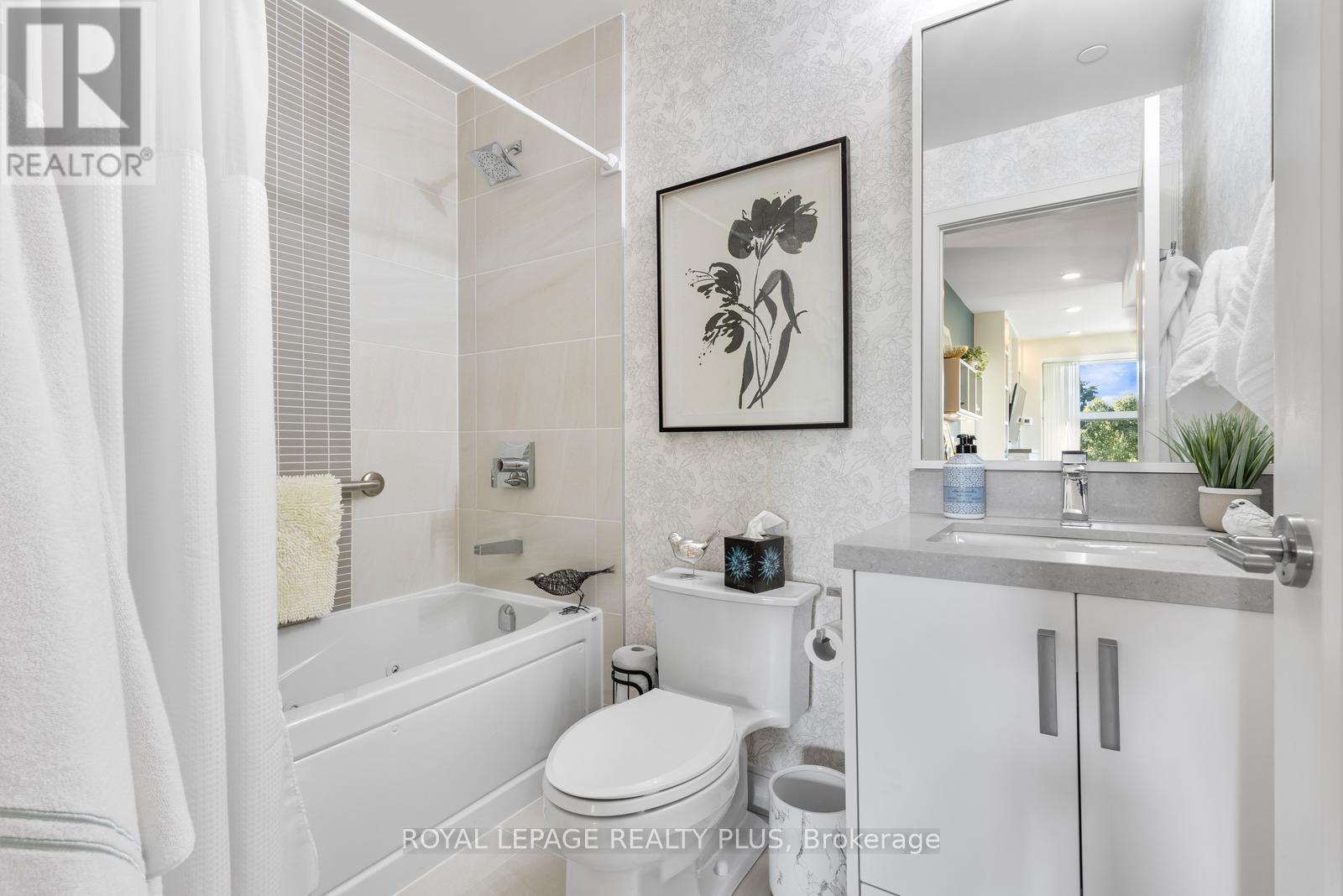 327 - 1575 Lakeshore Road W, Mississauga, Ontario  L5J 0B1 - Photo 5 - W12450740
