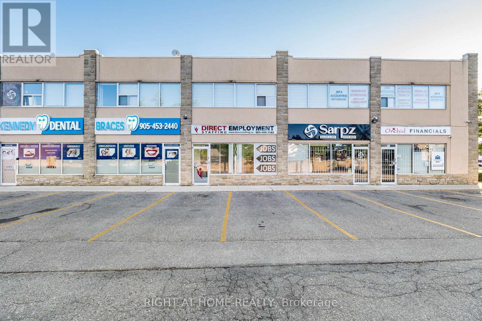 104 - 49 Hillcrest Avenue, Brampton, Ontario  L6W 4V4 - Photo 11 - W12450750