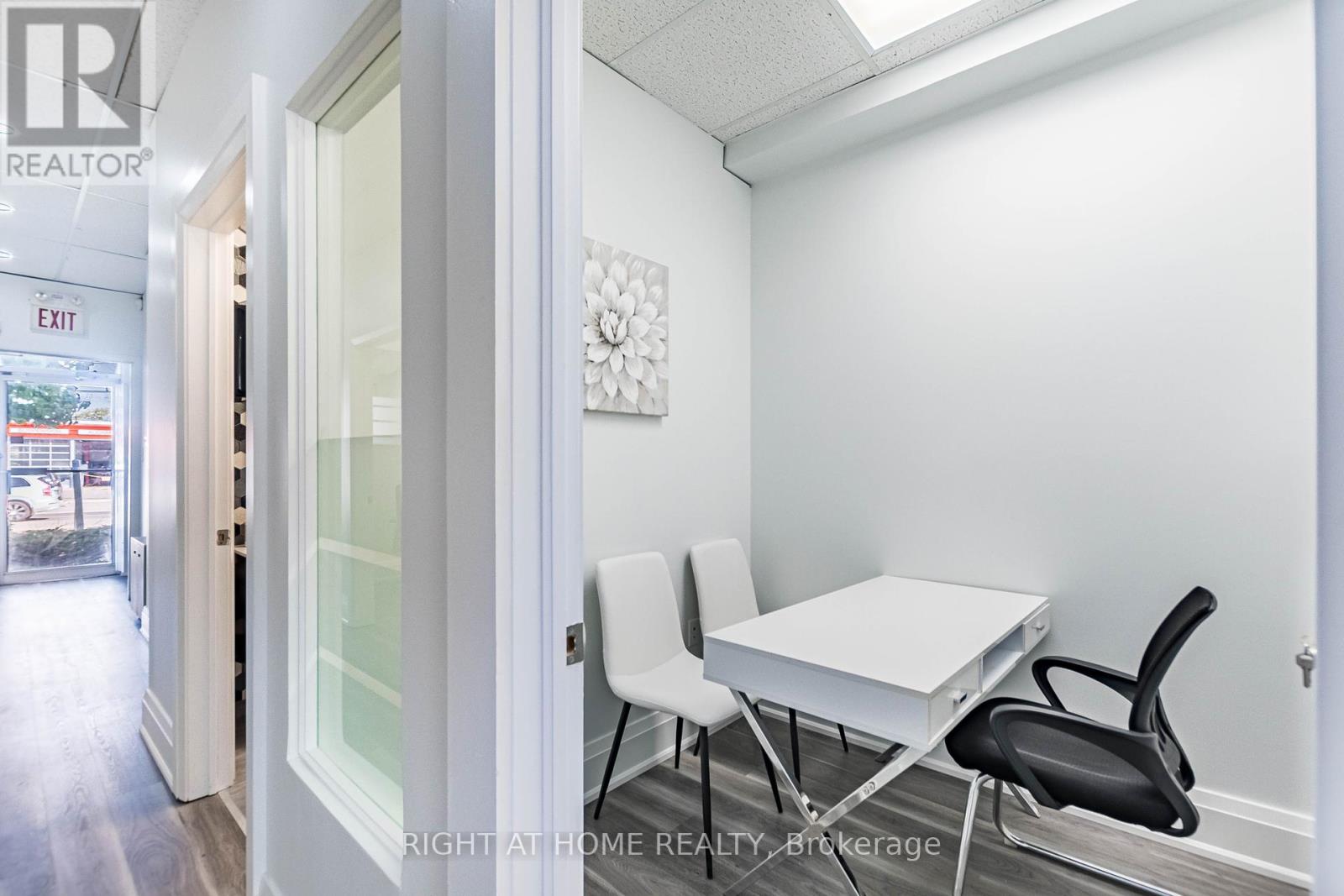 104 - 49 Hillcrest Avenue, Brampton, Ontario  L6W 4V4 - Photo 33 - W12450750