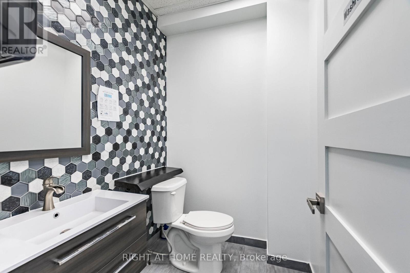 104 - 49 Hillcrest Avenue, Brampton, Ontario  L6W 4V4 - Photo 41 - W12450750