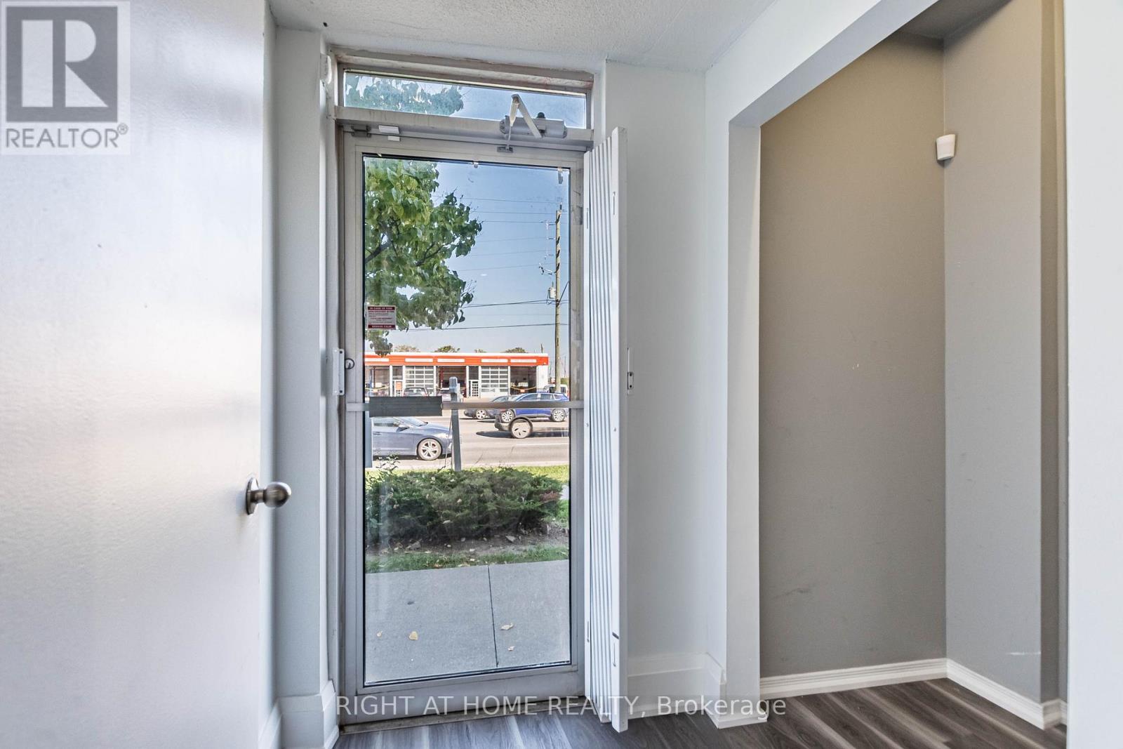 104 - 49 Hillcrest Avenue, Brampton, Ontario  L6W 4V4 - Photo 42 - W12450750