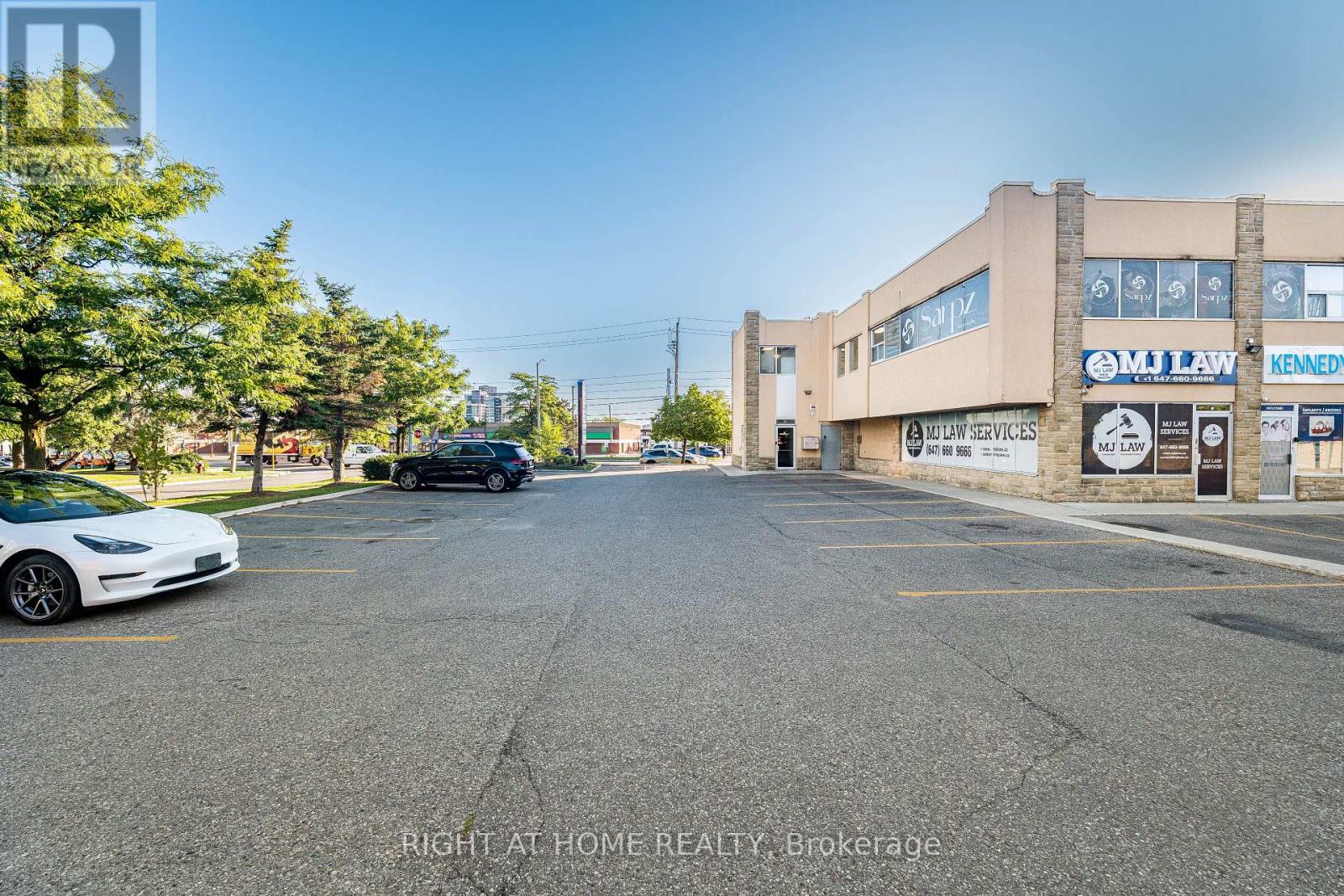 104 - 49 Hillcrest Avenue, Brampton, Ontario  L6W 4V4 - Photo 6 - W12450750