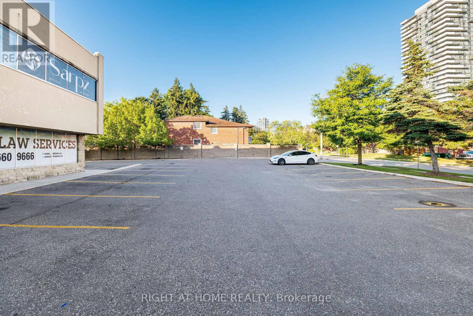 104 - 49 Hillcrest Avenue, Brampton, Ontario  L6W 4V4 - Photo 7 - W12450750