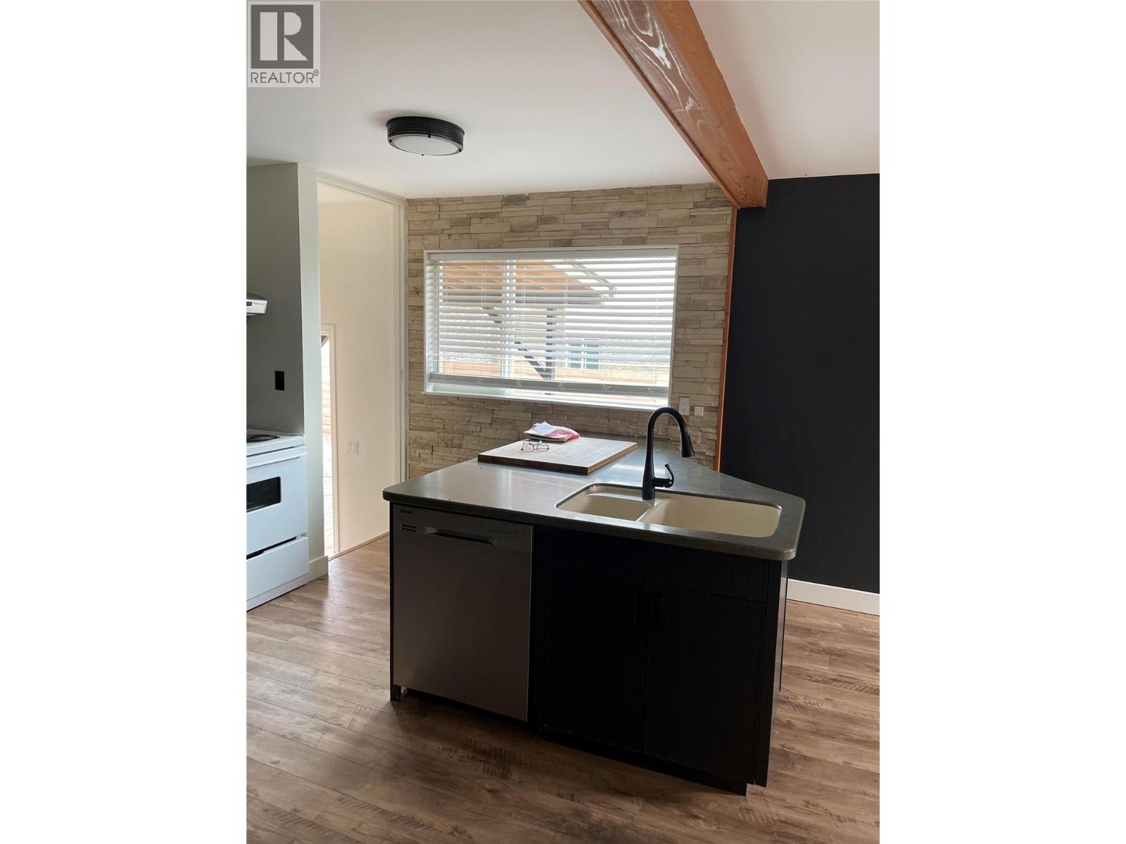 880 Hollydell Road, Kelowna, British Columbia  V1X 1L7 - Photo 7 - 10362875