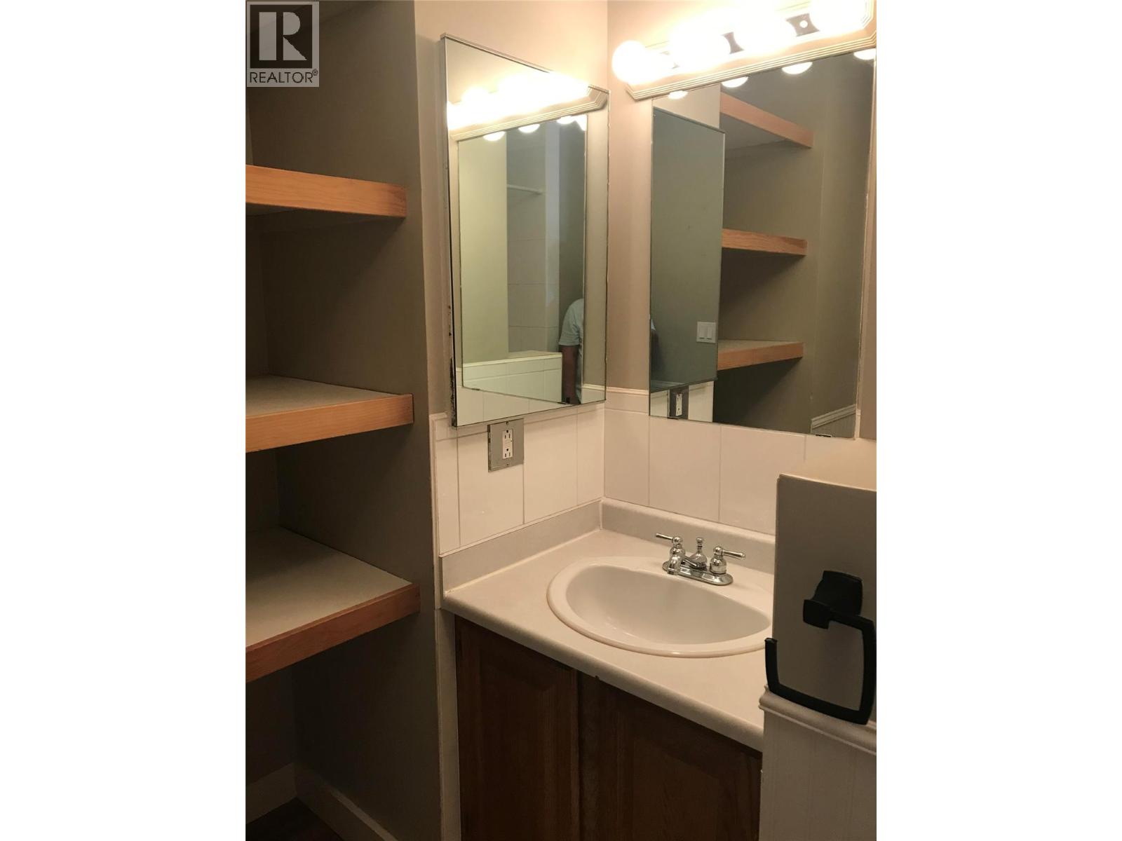 880 Hollydell Road, Kelowna, British Columbia  V1X 1L7 - Photo 19 - 10362875