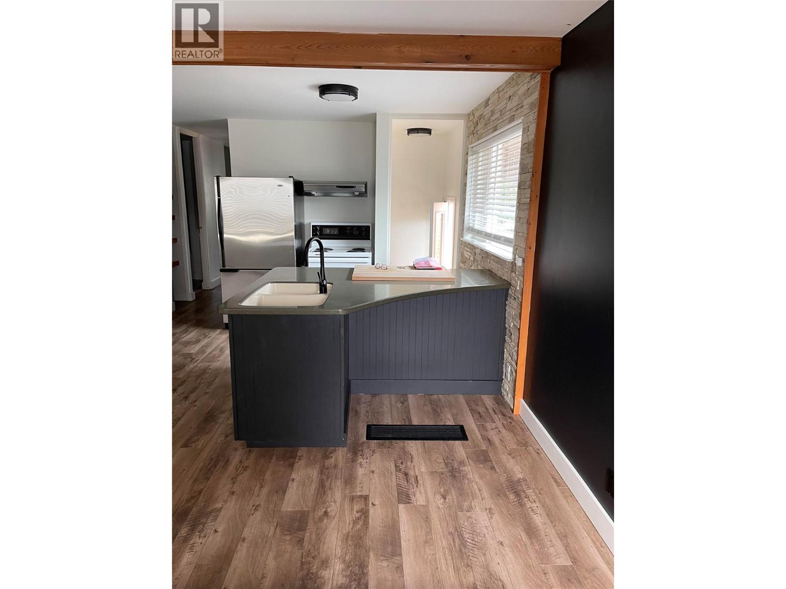 880 Hollydell Road, Kelowna, British Columbia  V1X 1L7 - Photo 5 - 10362875