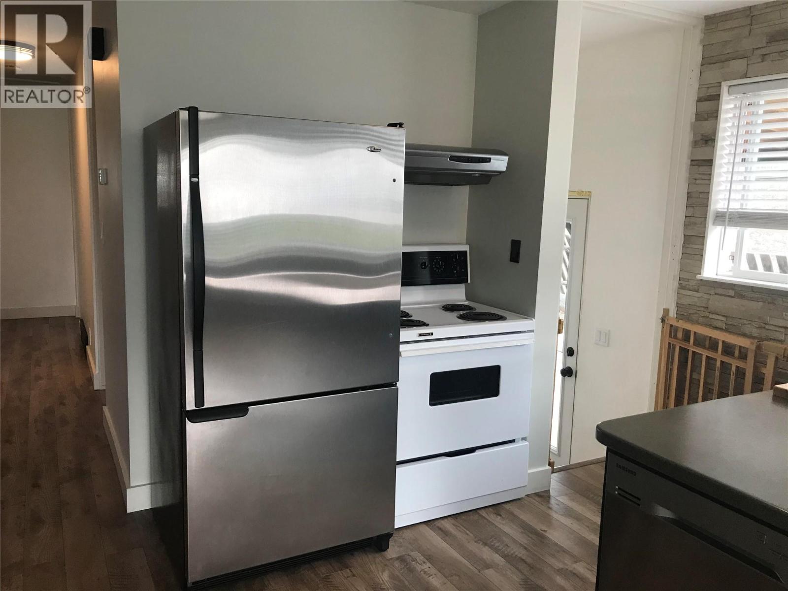 880 Hollydell Road, Kelowna, British Columbia  V1X 1L7 - Photo 6 - 10362875