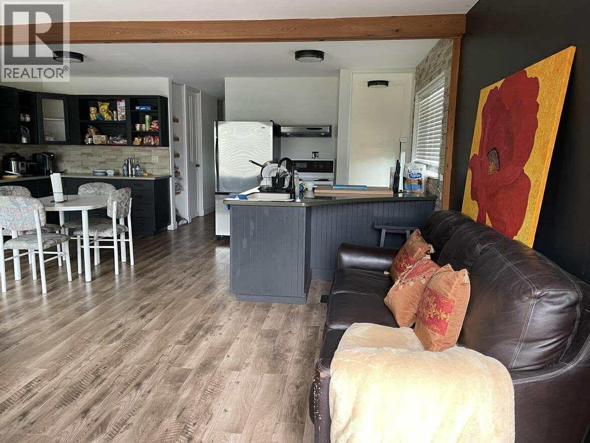 880 Hollydell Road, Kelowna, British Columbia  V1X 1L7 - Photo 10 - 10362875