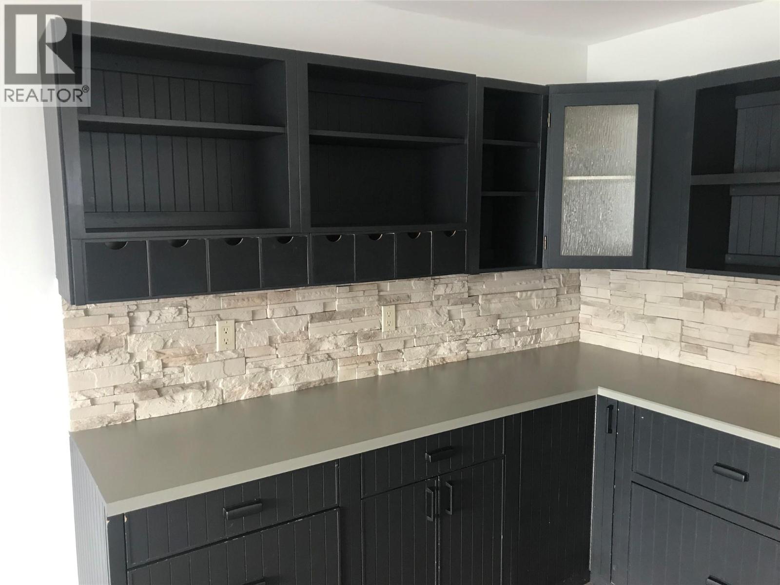 880 Hollydell Road, Kelowna, British Columbia  V1X 1L7 - Photo 3 - 10362875