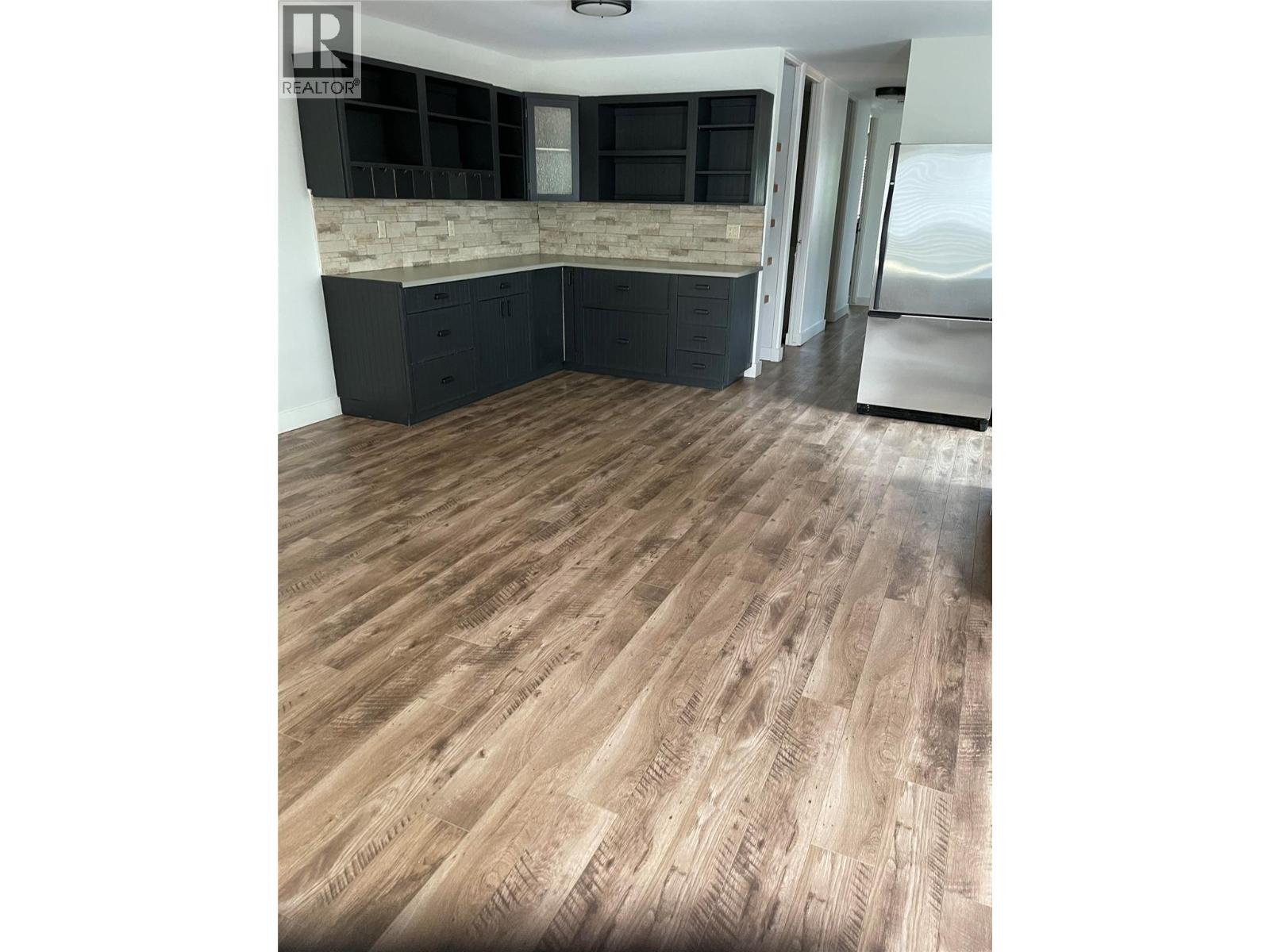 880 Hollydell Road, Kelowna, British Columbia  V1X 1L7 - Photo 2 - 10362875