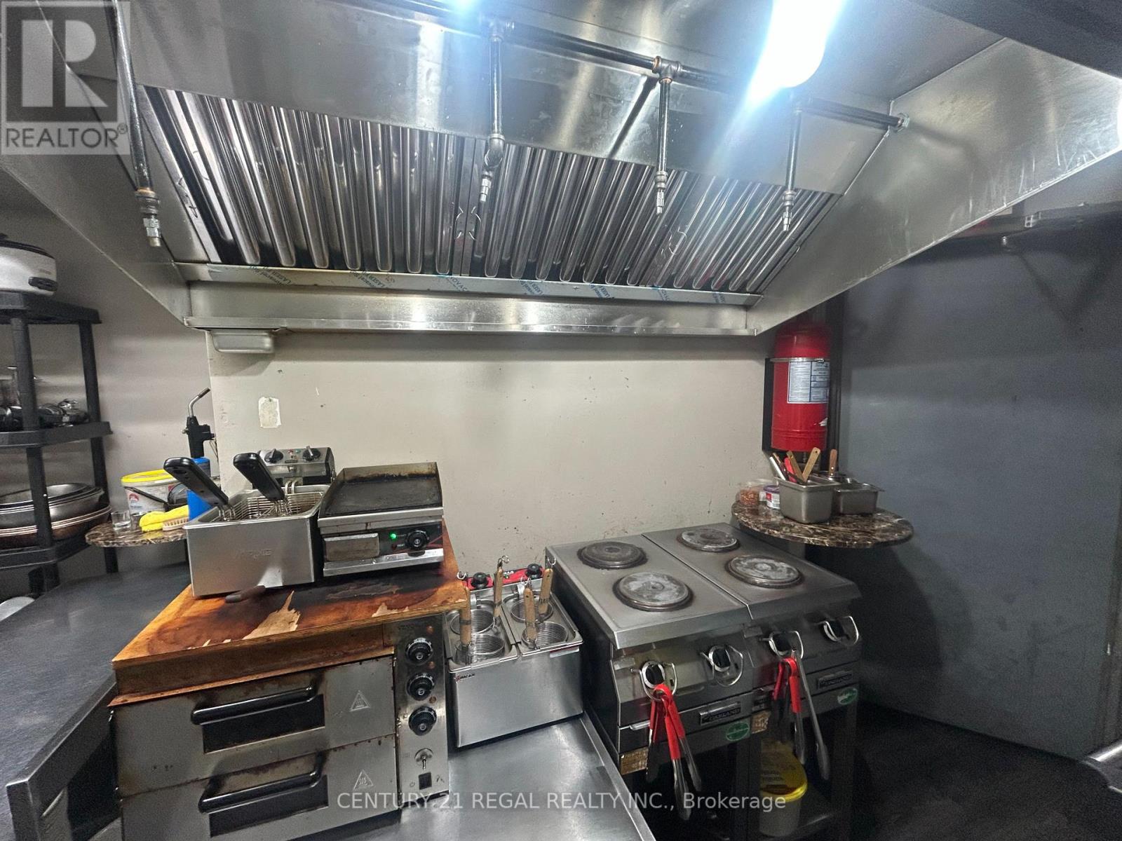 1183 Dundas Street W, Toronto, Ontario  M6J 1X3 - Photo 4 - C12450106