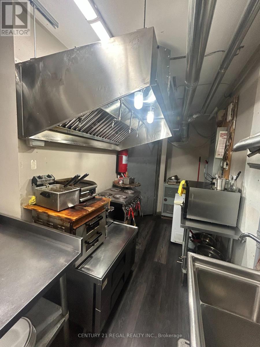 1183 Dundas Street W, Toronto, Ontario  M6J 1X3 - Photo 5 - C12450106
