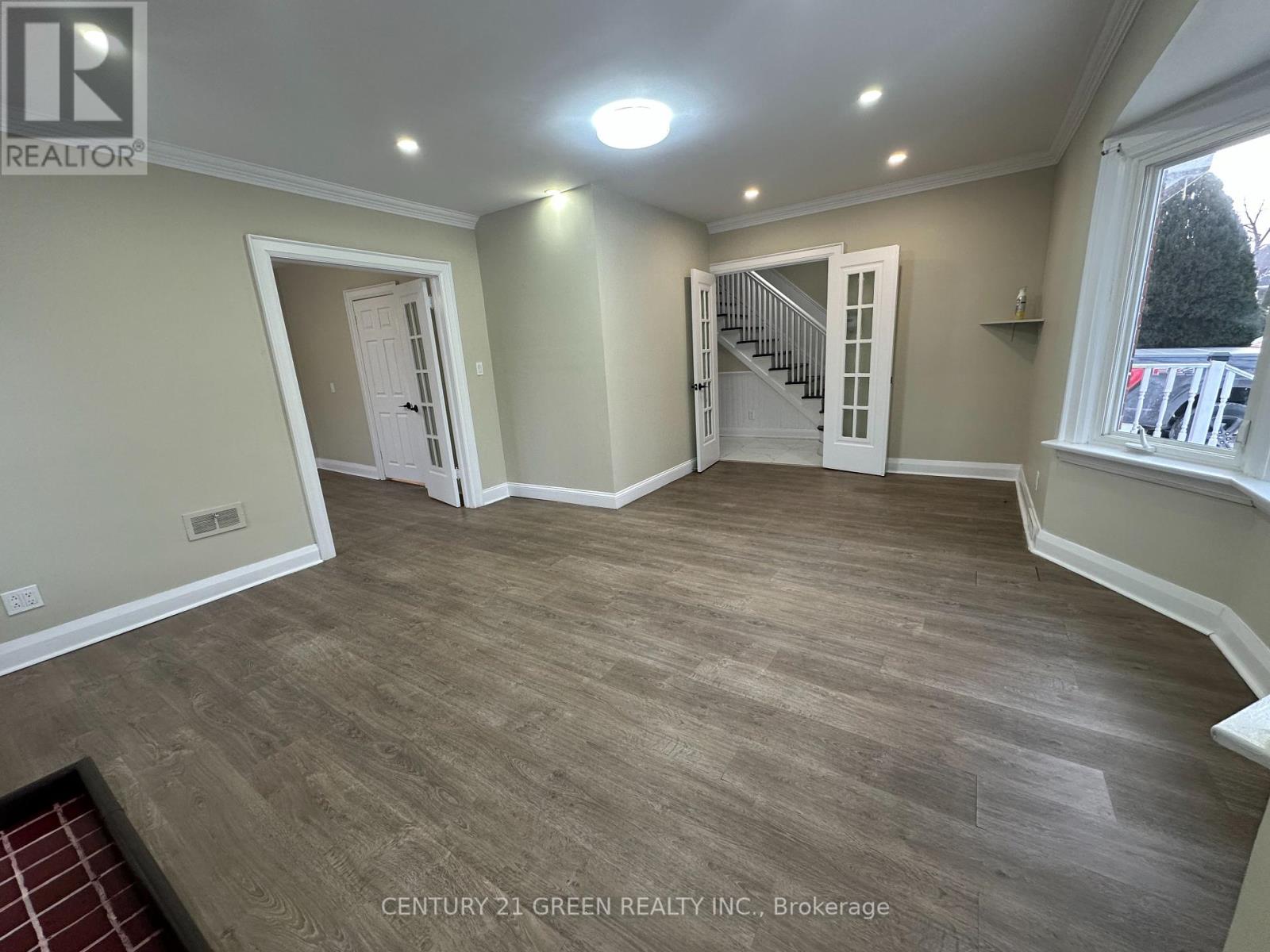 5736 Leonard Avenue, Niagara Falls, Ontario  L2G 4R1 - Photo 5 - X12450731