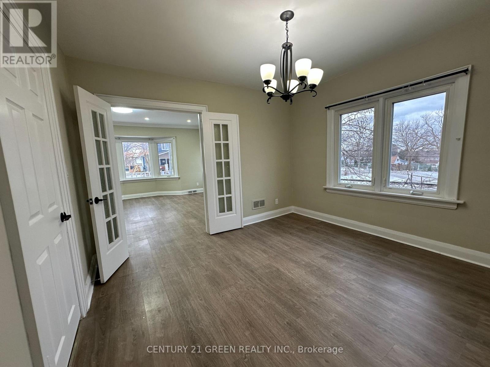 5736 Leonard Avenue, Niagara Falls, Ontario  L2G 4R1 - Photo 7 - X12450731