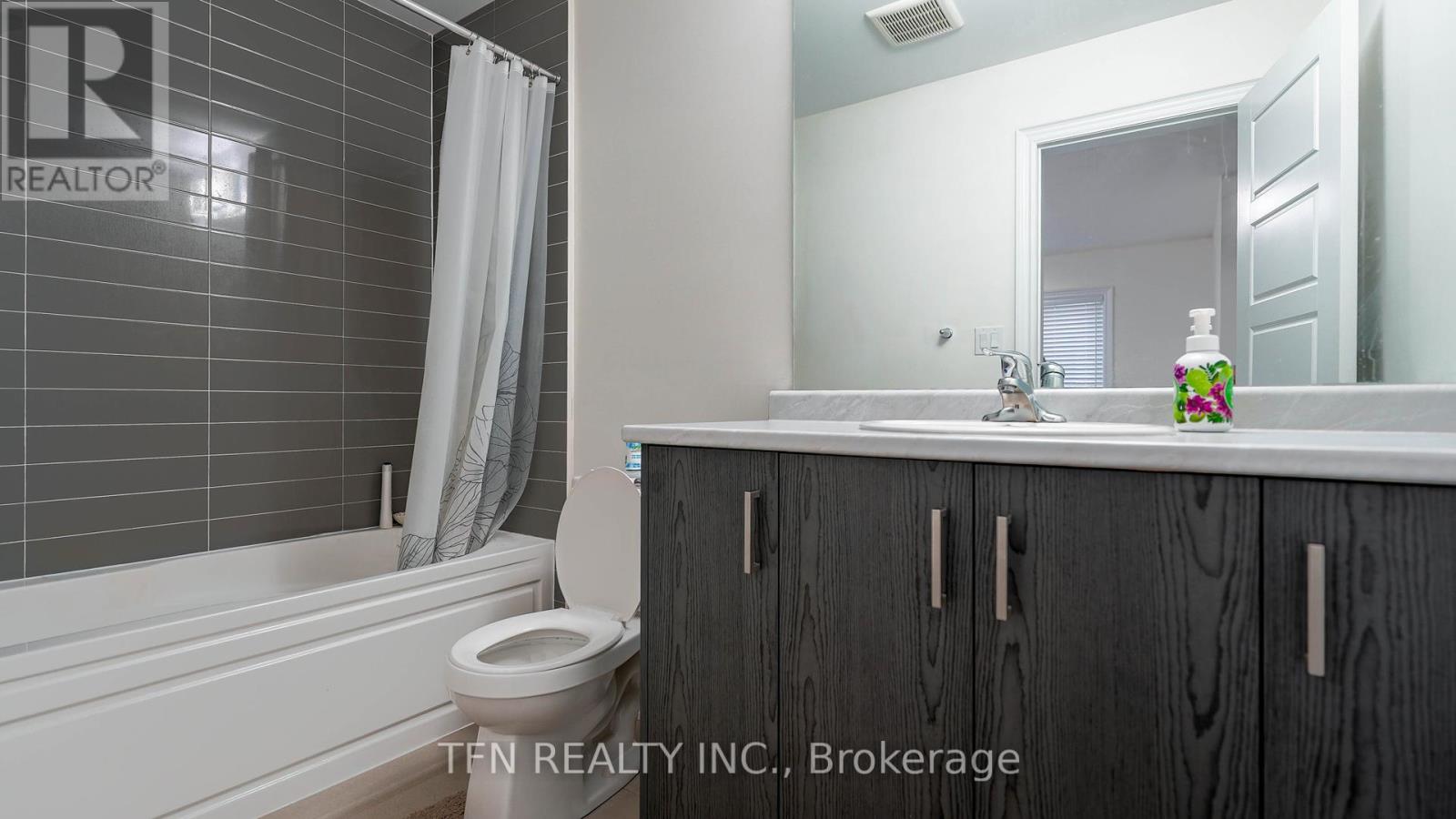 125 Vanilla Trail, Thorold, Ontario  L2V 0L1 - Photo 16 - X12450737