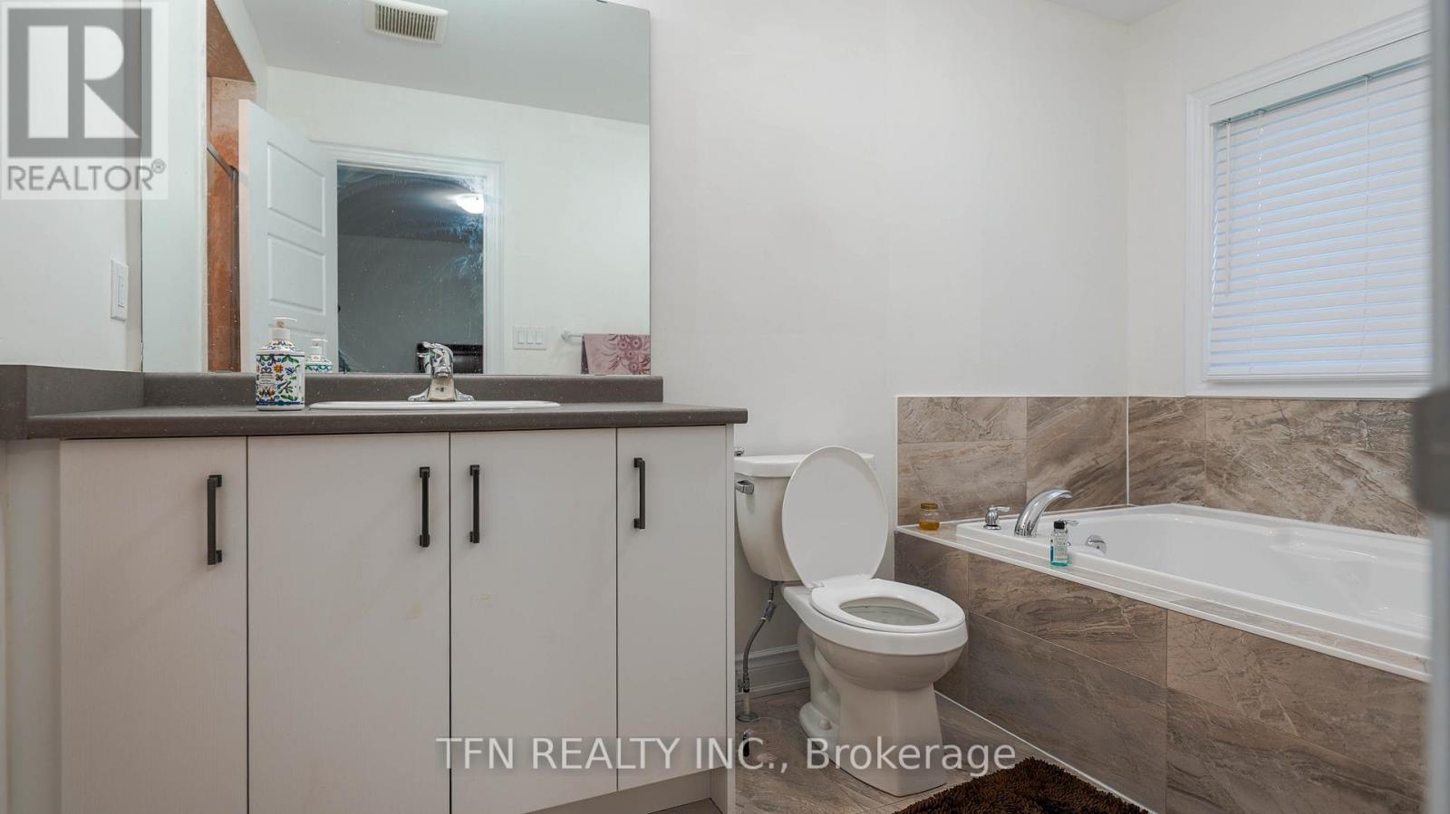 125 Vanilla Trail, Thorold, Ontario  L2V 0L1 - Photo 17 - X12450737