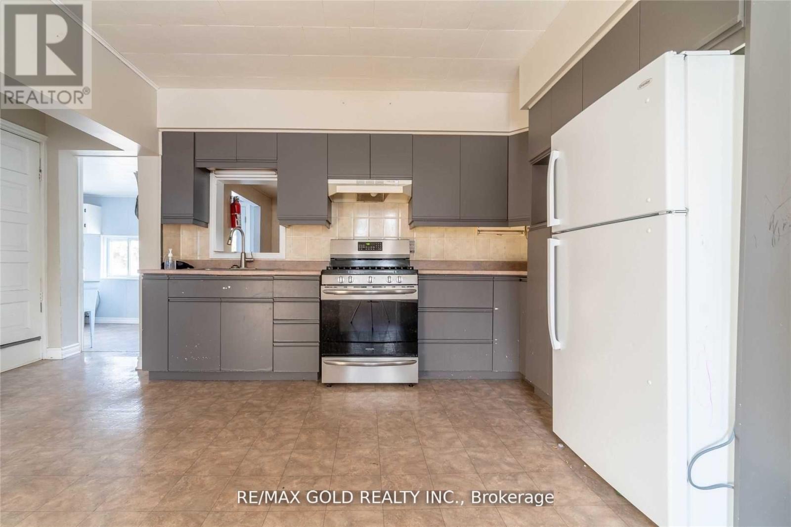 12708 Mclarty Line, Chatham-Kent, Ontario  N0L 2C0 - Photo 14 - X12450742