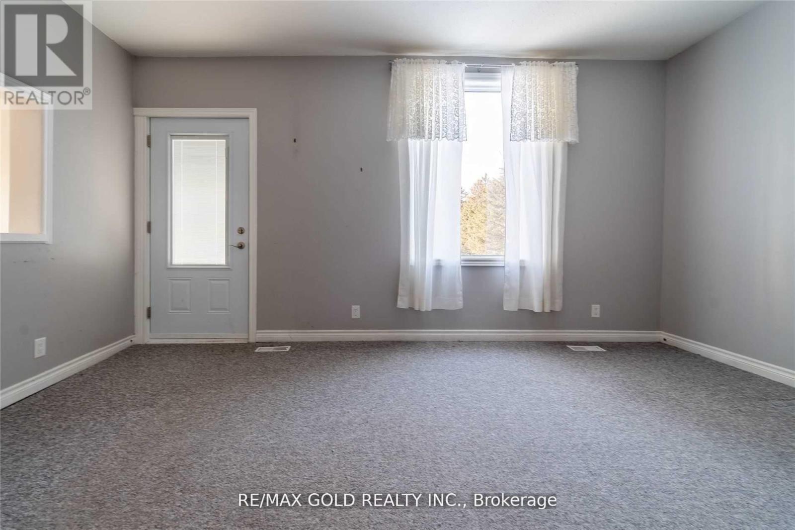 12708 Mclarty Line, Chatham-Kent, Ontario  N0L 2C0 - Photo 16 - X12450742