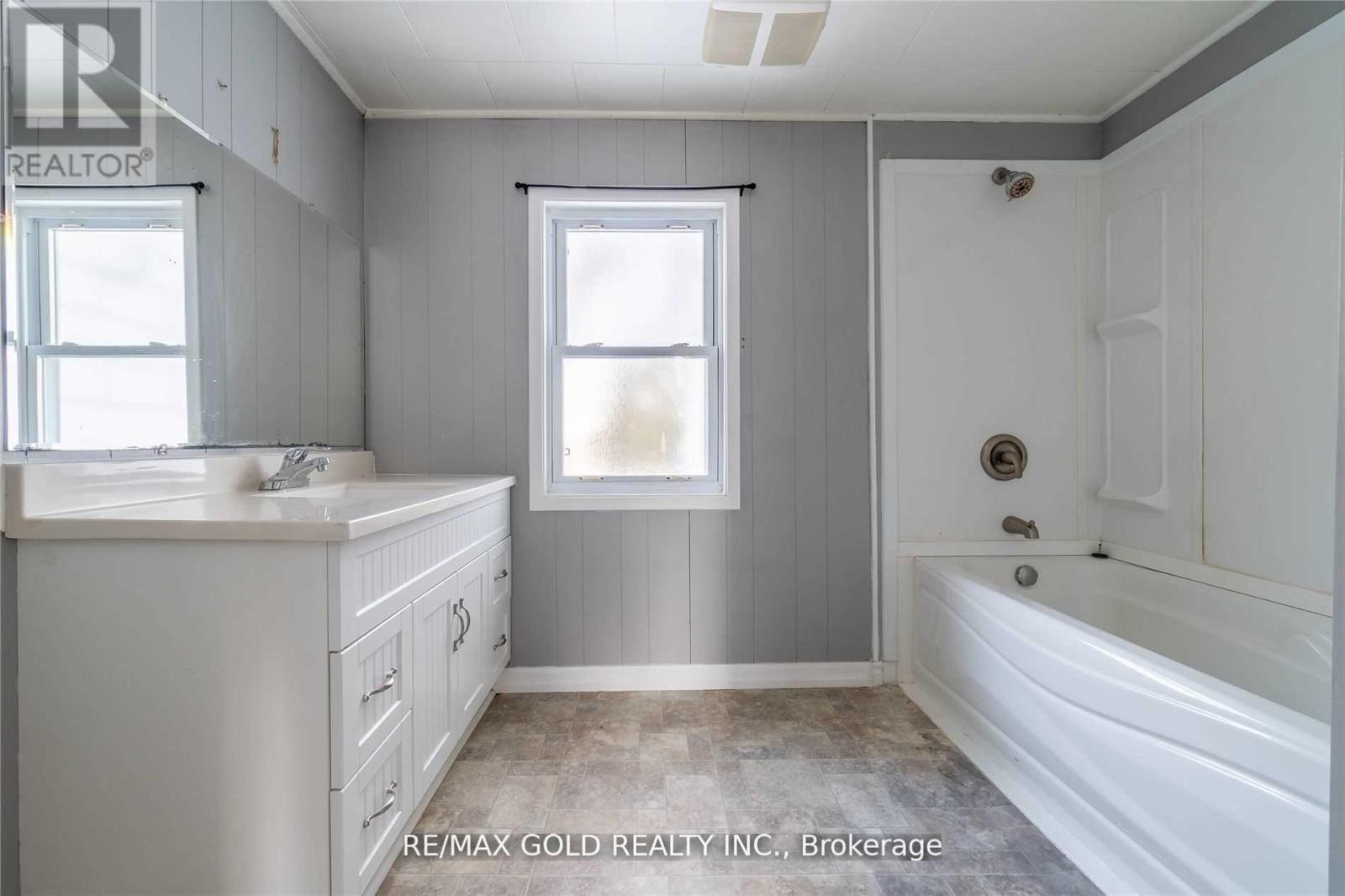 12708 Mclarty Line, Chatham-Kent, Ontario  N0L 2C0 - Photo 19 - X12450742