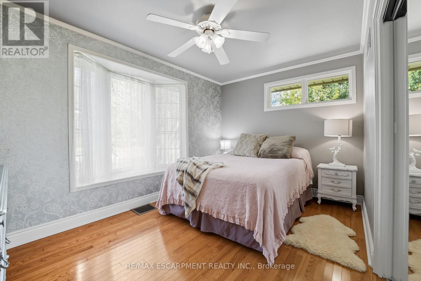 136 Hillcrest Avenue, Hamilton, Ontario  L9H 4X8 - Photo 18 - X12450775