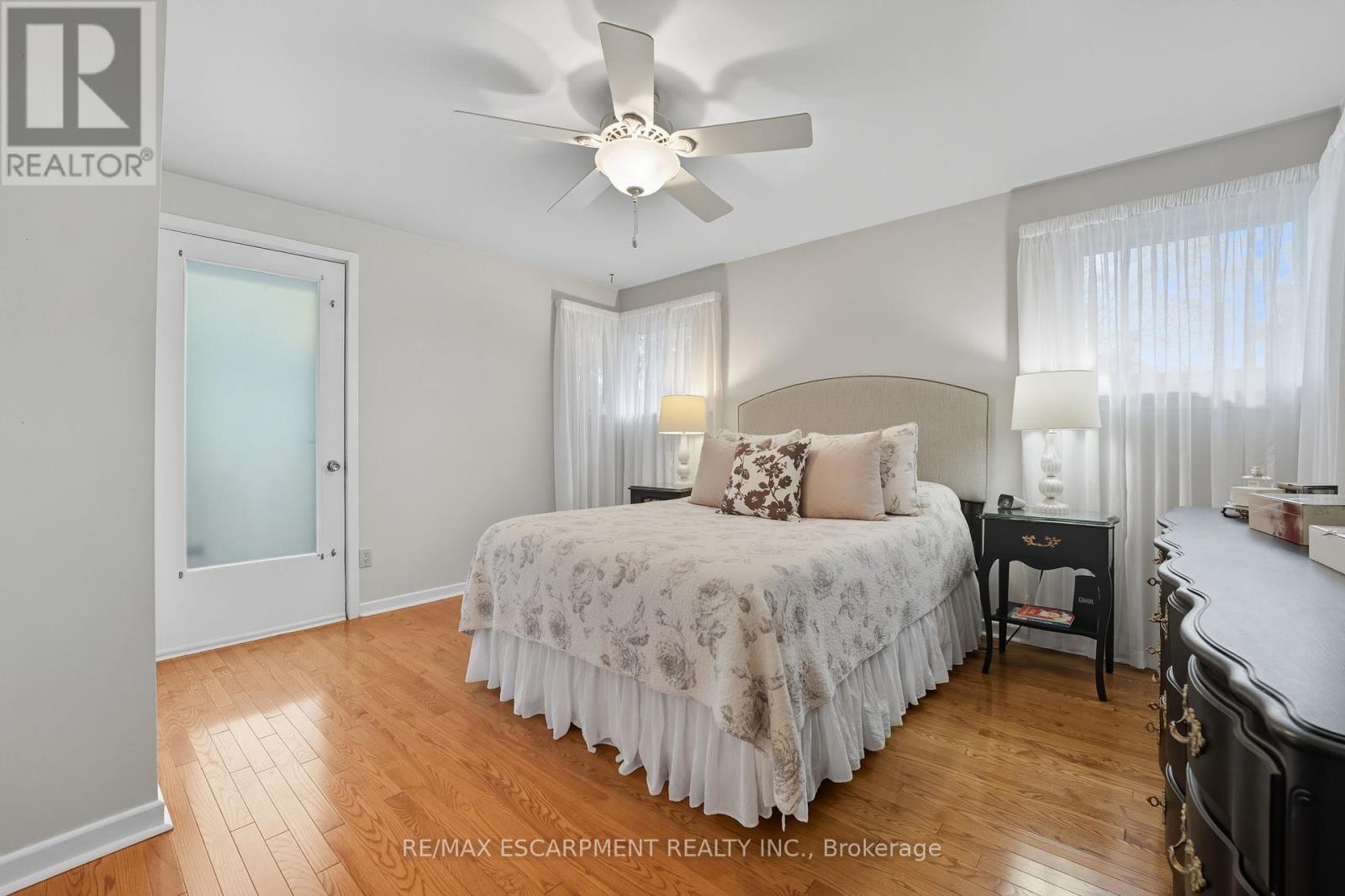 136 Hillcrest Avenue, Hamilton, Ontario  L9H 4X8 - Photo 20 - X12450775