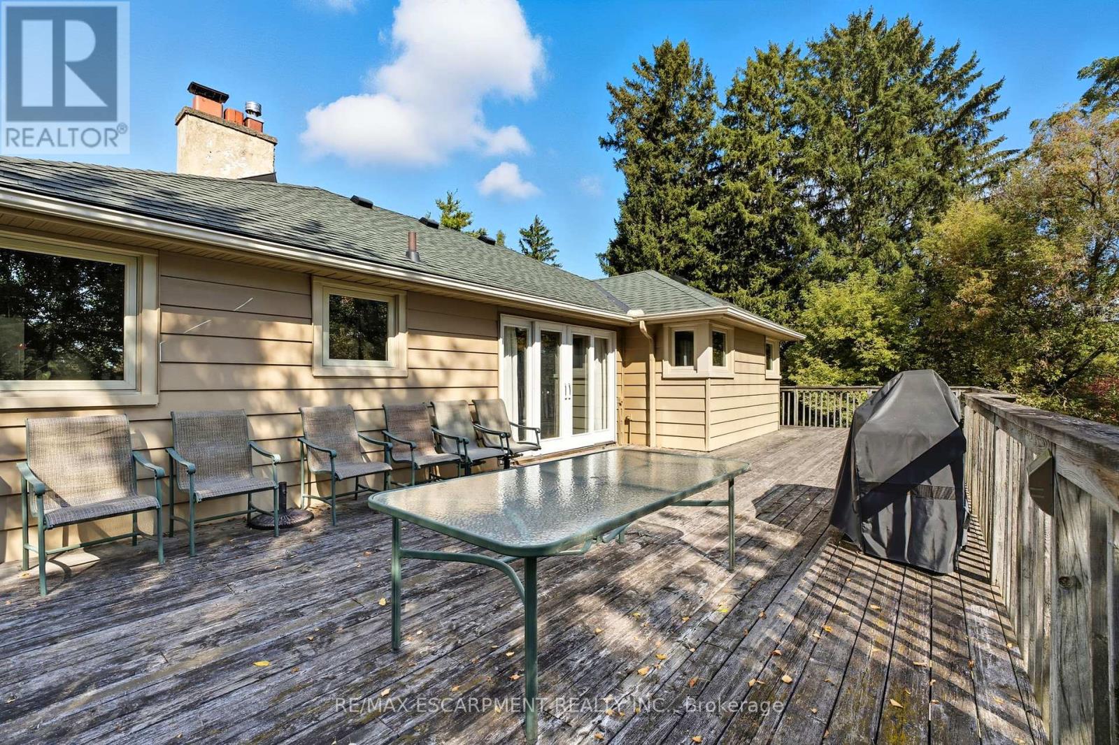 136 Hillcrest Avenue, Hamilton, Ontario  L9H 4X8 - Photo 24 - X12450775