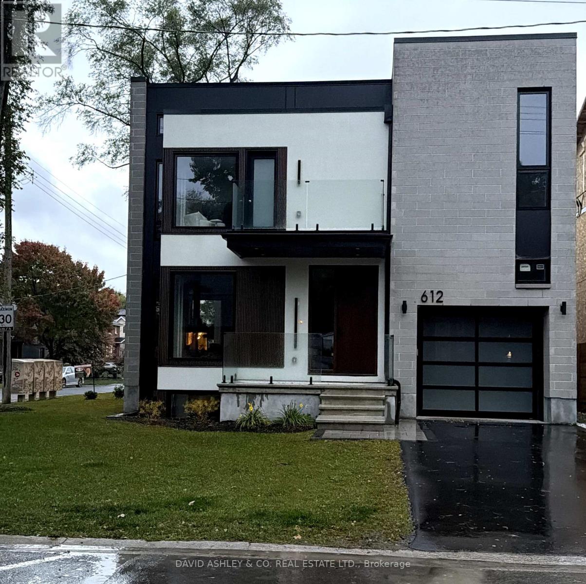 612 Tweedsmuir Avenue, Ottawa, Ontario  K1Z 5P3 - Photo 3 - X12450779