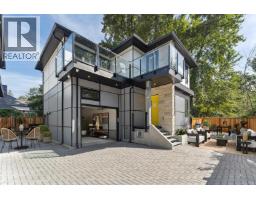 842 ST. DENIS AVENUE, North Vancouver, British Columbia