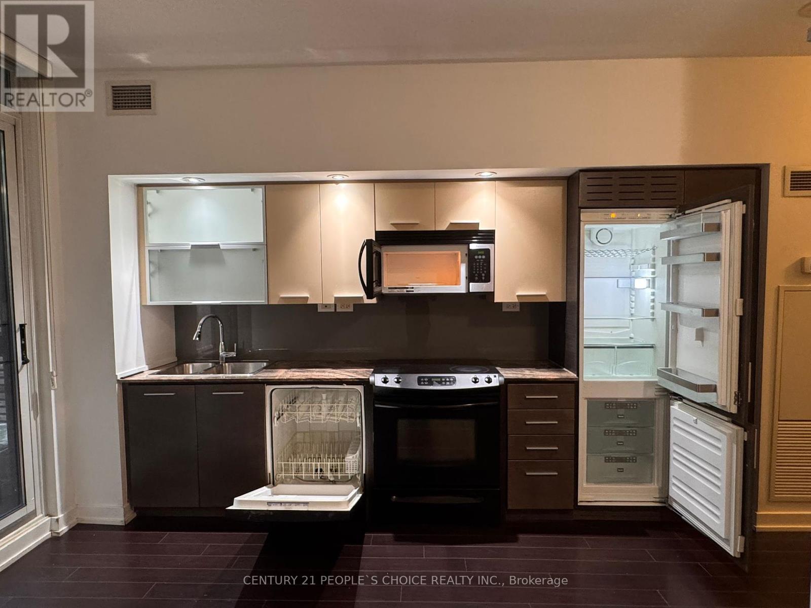 235 - 8 Telegram Mews, Toronto, Ontario  M5V 3Z5 - Photo 8 - C12361260