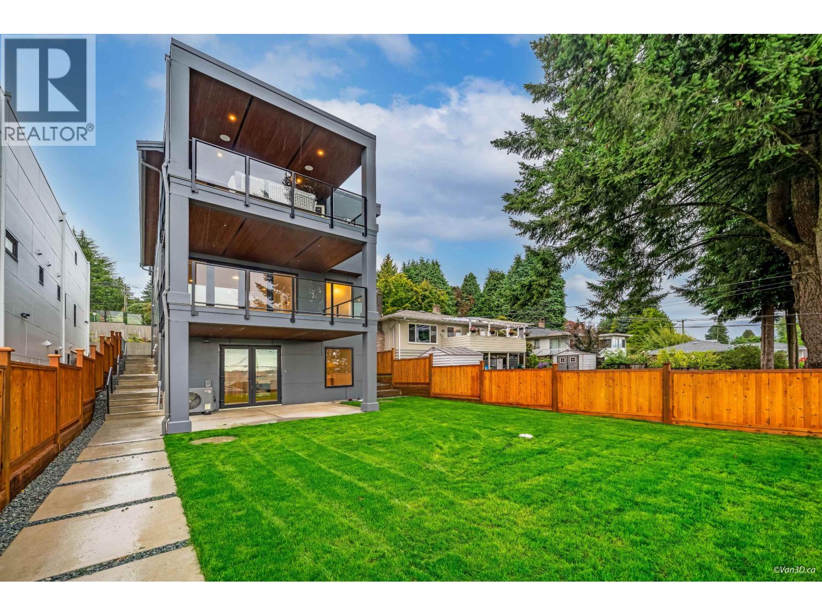 973 Adderley Street, North Vancouver, British Columbia  V7L 1O4 - Photo 4 - R3056421