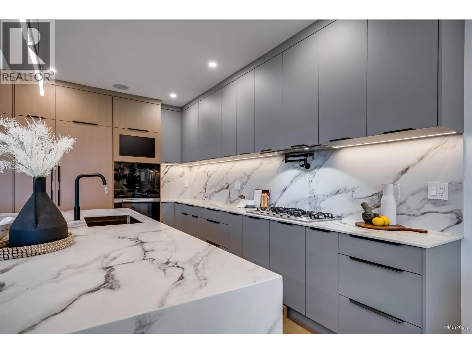 973 Adderley Street, North Vancouver, British Columbia  V7L 1O4 - Photo 13 - R3056421