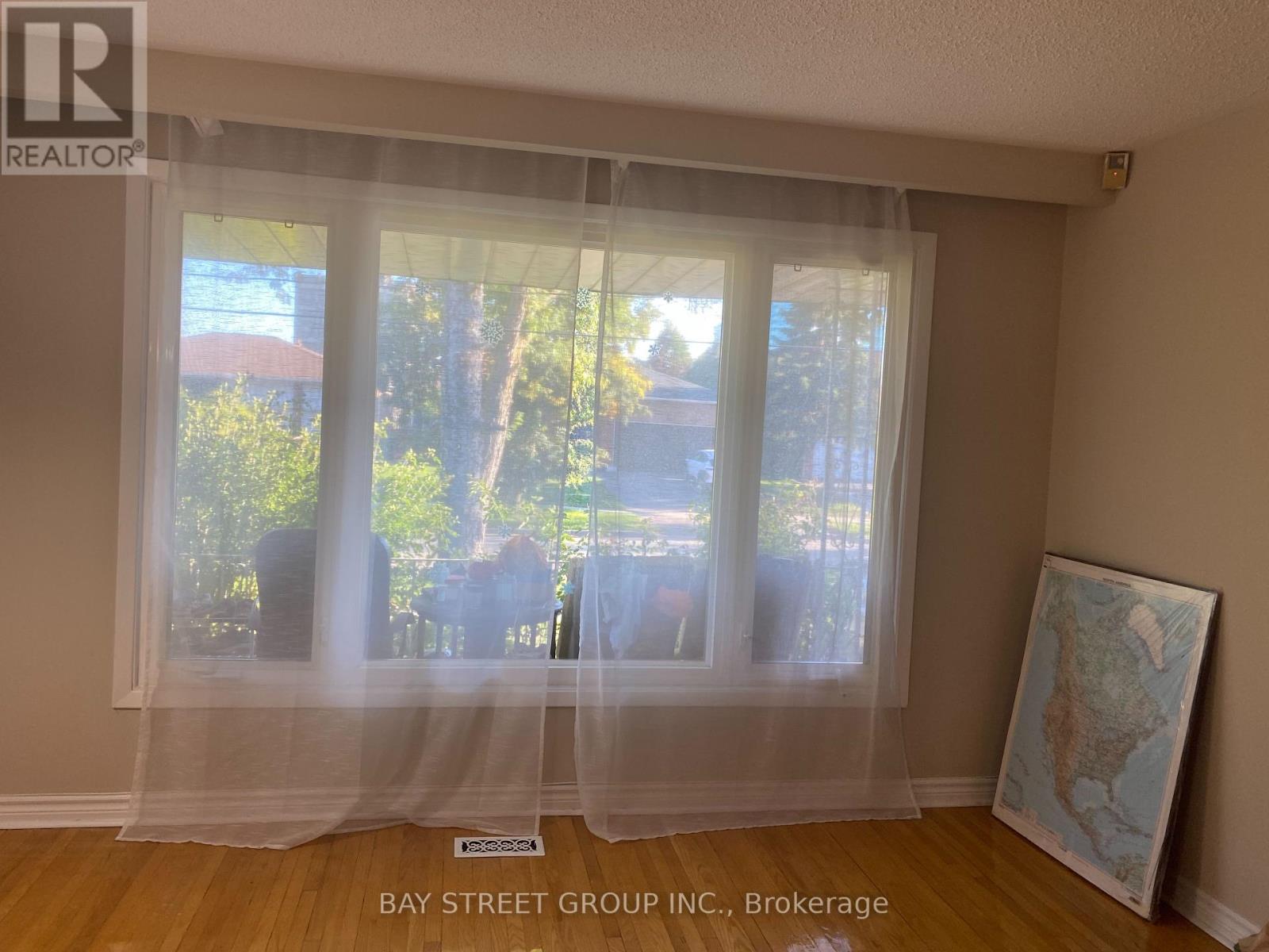 32 Patric Boulevard, Toronto, Ontario  M2J 3L2 - Photo 4 - C12450786
