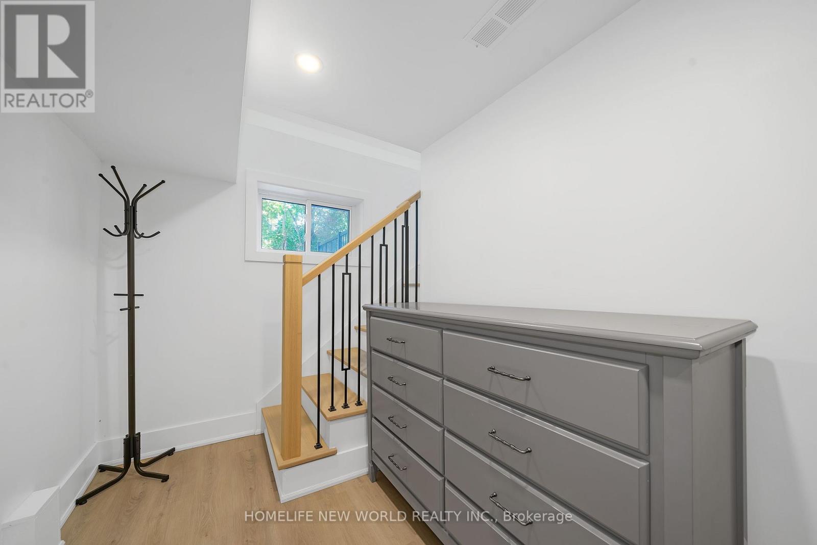 696 Hillview Crescent, Pickering, Ontario  L1W 2R7 - Photo 6 - E12450782