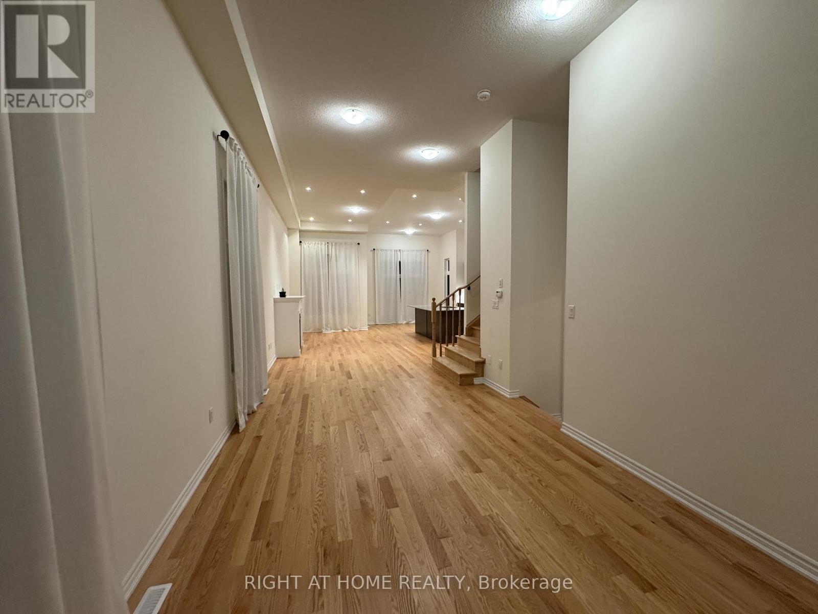1202 Rexton Drive, Oshawa, Ontario  L1H 8L7 - Photo 10 - E12450808
