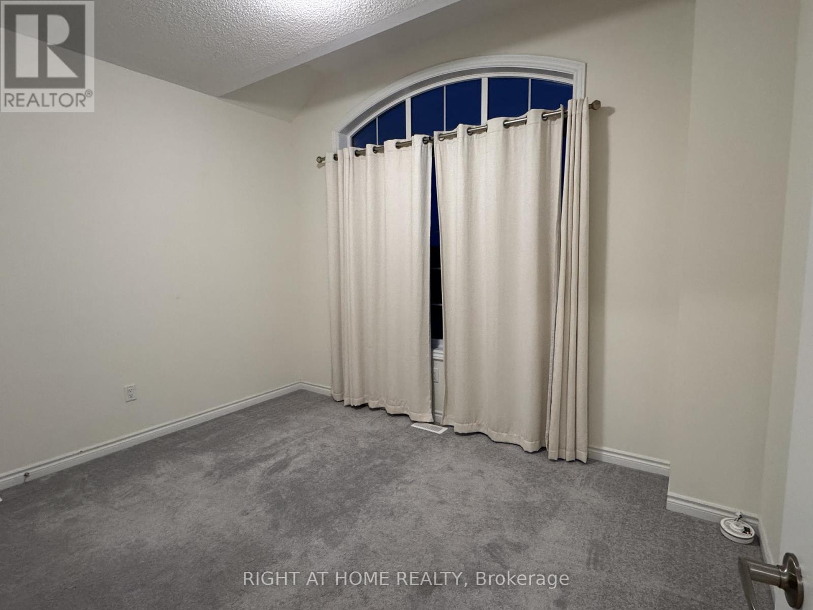 1202 Rexton Drive, Oshawa, Ontario  L1H 8L7 - Photo 13 - E12450808