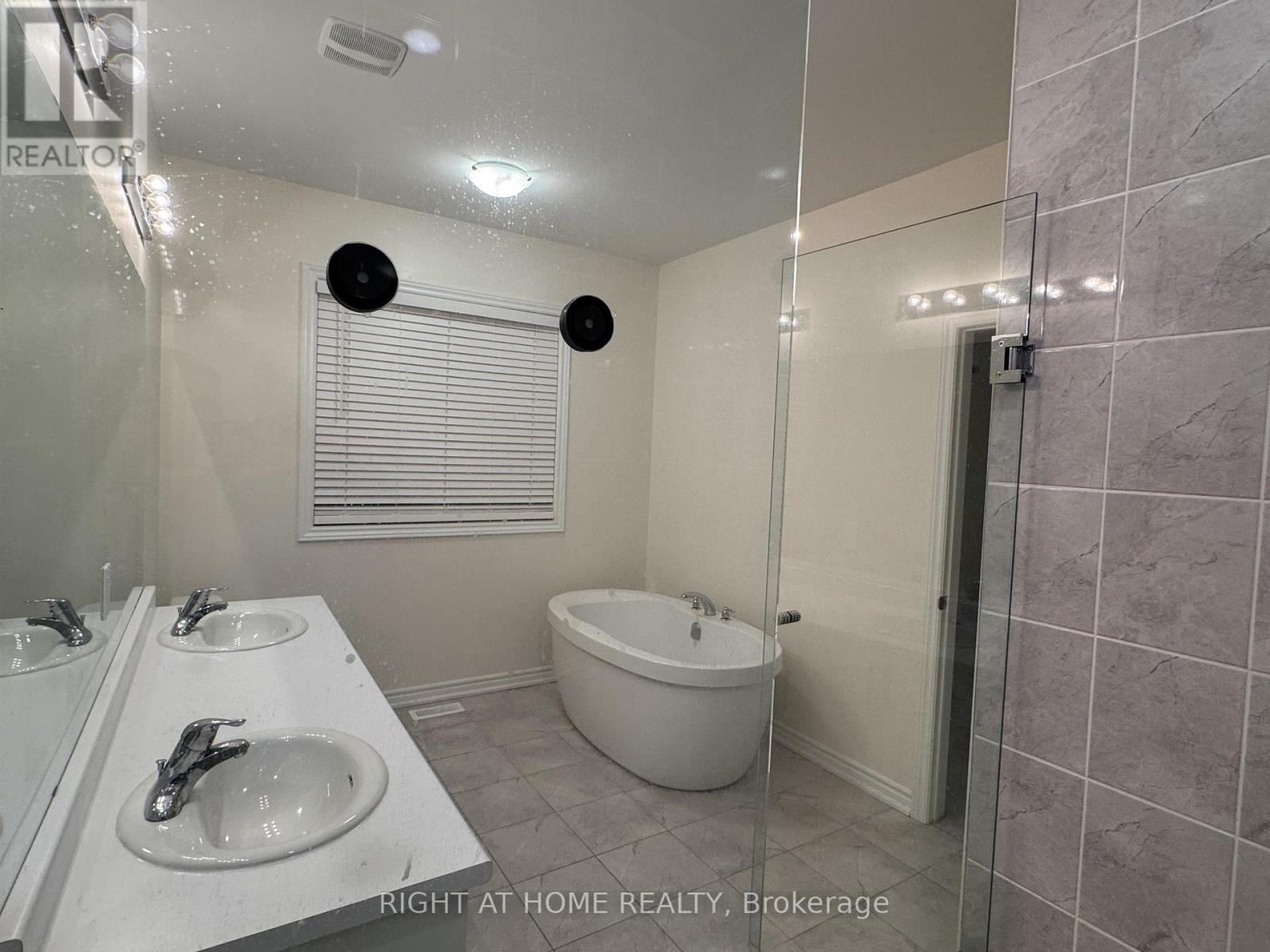 1202 Rexton Drive, Oshawa, Ontario  L1H 8L7 - Photo 19 - E12450808