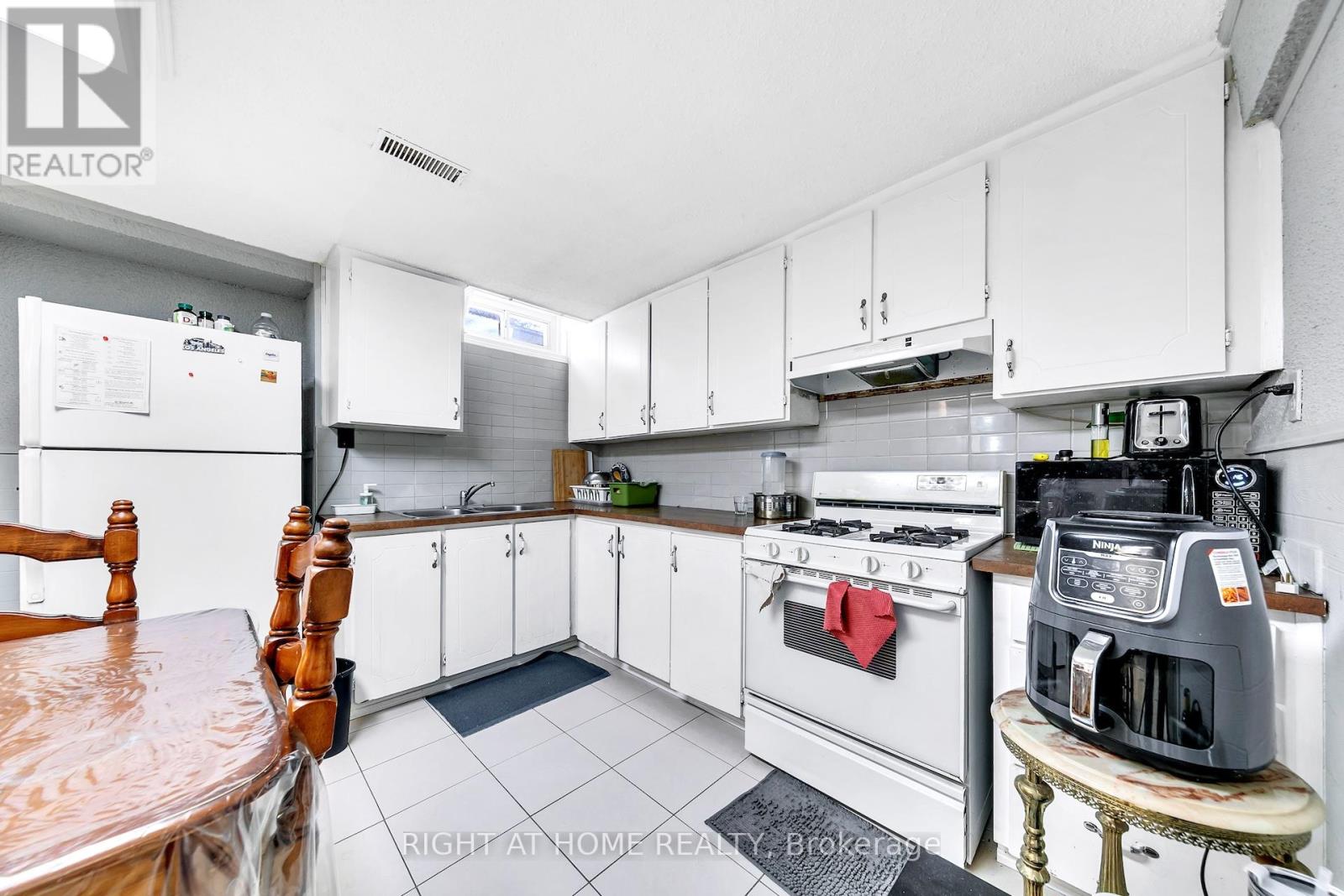 8 Terra Road, Vaughan (East Woodbridge), Ontario  L4L 3J5 - Photo 25 - N12450800