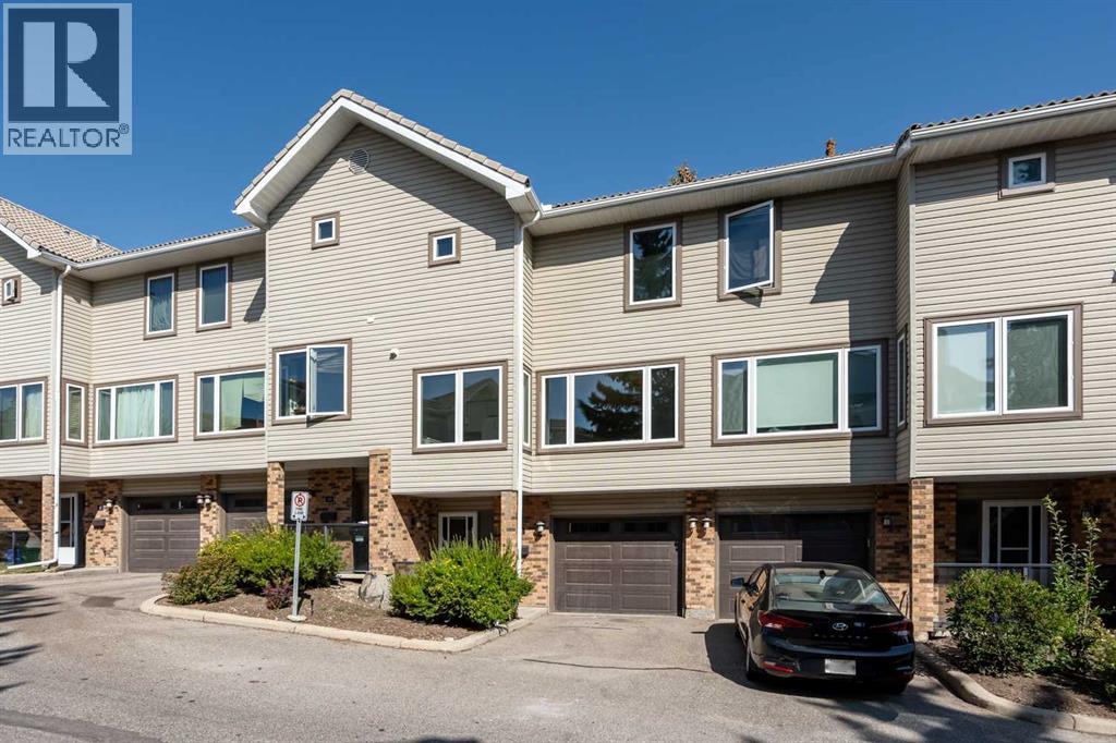 12 Coachway Gardens Sw, Calgary, Alberta  T3H 2V9 - Photo 3 - A2257840