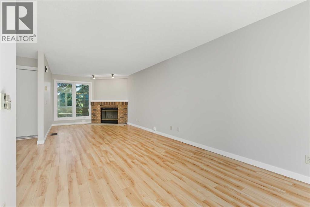 12 Coachway Gardens Sw, Calgary, Alberta  T3H 2V9 - Photo 7 - A2257840