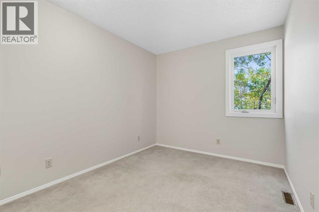 12 Coachway Gardens Sw, Calgary, Alberta  T3H 2V9 - Photo 17 - A2257840