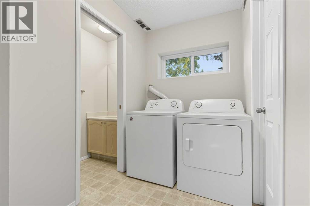 12 Coachway Gardens Sw, Calgary, Alberta  T3H 2V9 - Photo 29 - A2257840