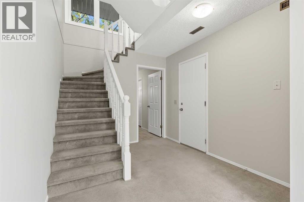 12 Coachway Gardens Sw, Calgary, Alberta  T3H 2V9 - Photo 28 - A2257840