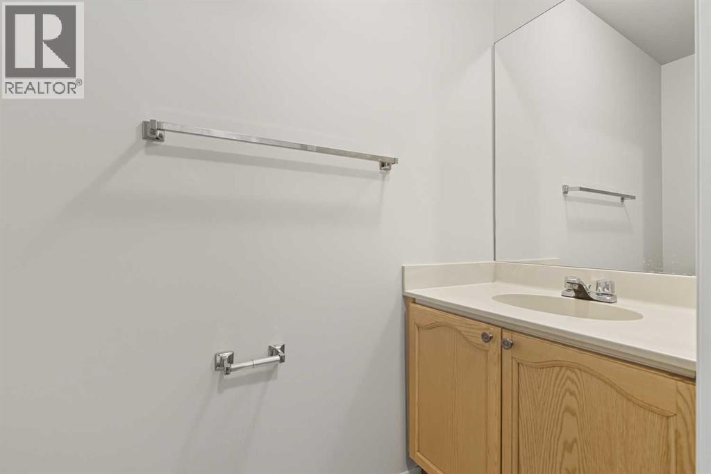 12 Coachway Gardens Sw, Calgary, Alberta  T3H 2V9 - Photo 30 - A2257840
