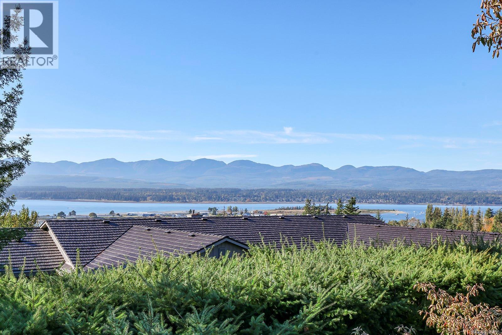 1225 Walter Gage St, Comox, British Columbia  V9M 3X1 - Photo 2 - 1015996