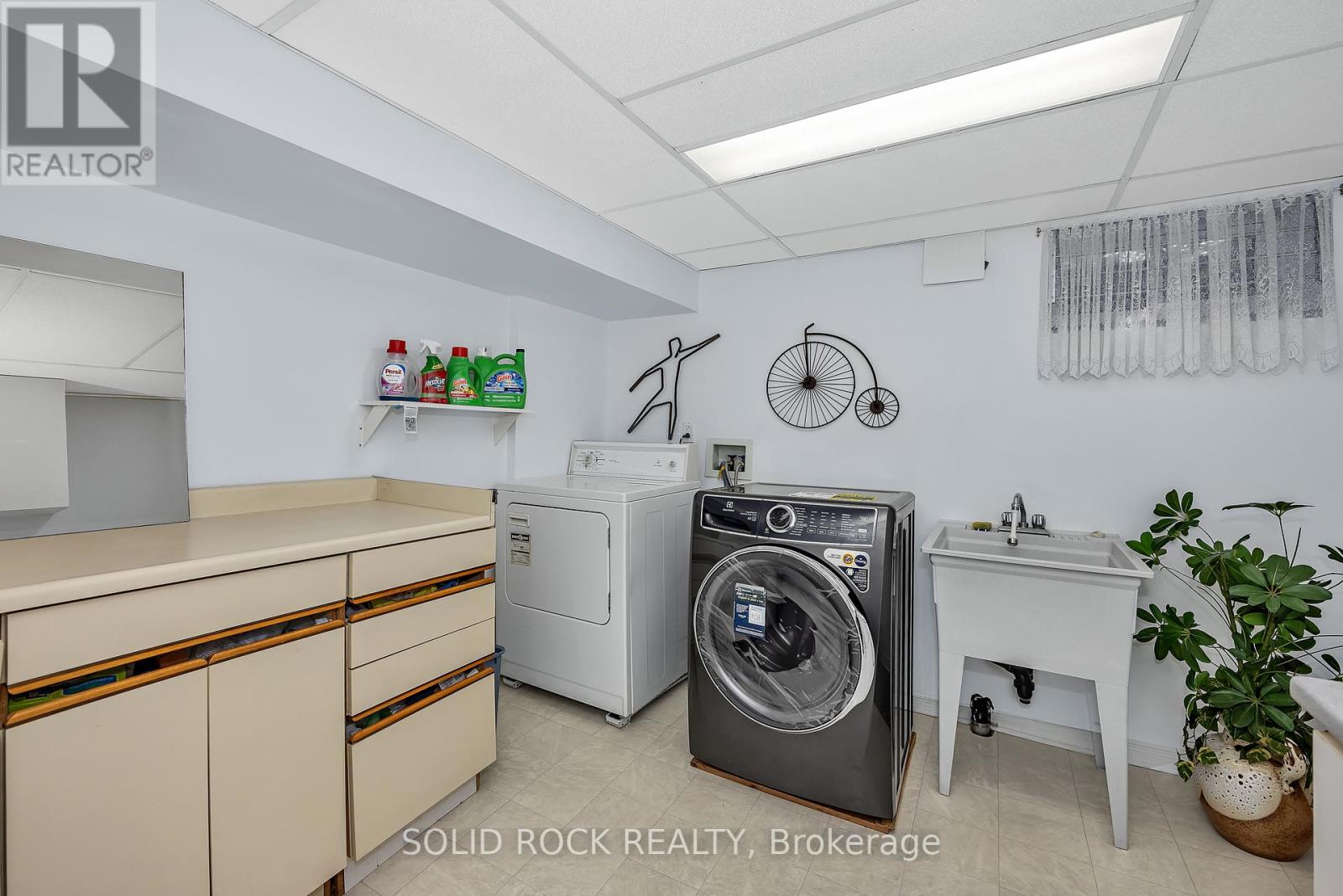 471 Tillbury Avenue, Ottawa, Ontario  K2A 0Y6 - Photo 26 - X12450817