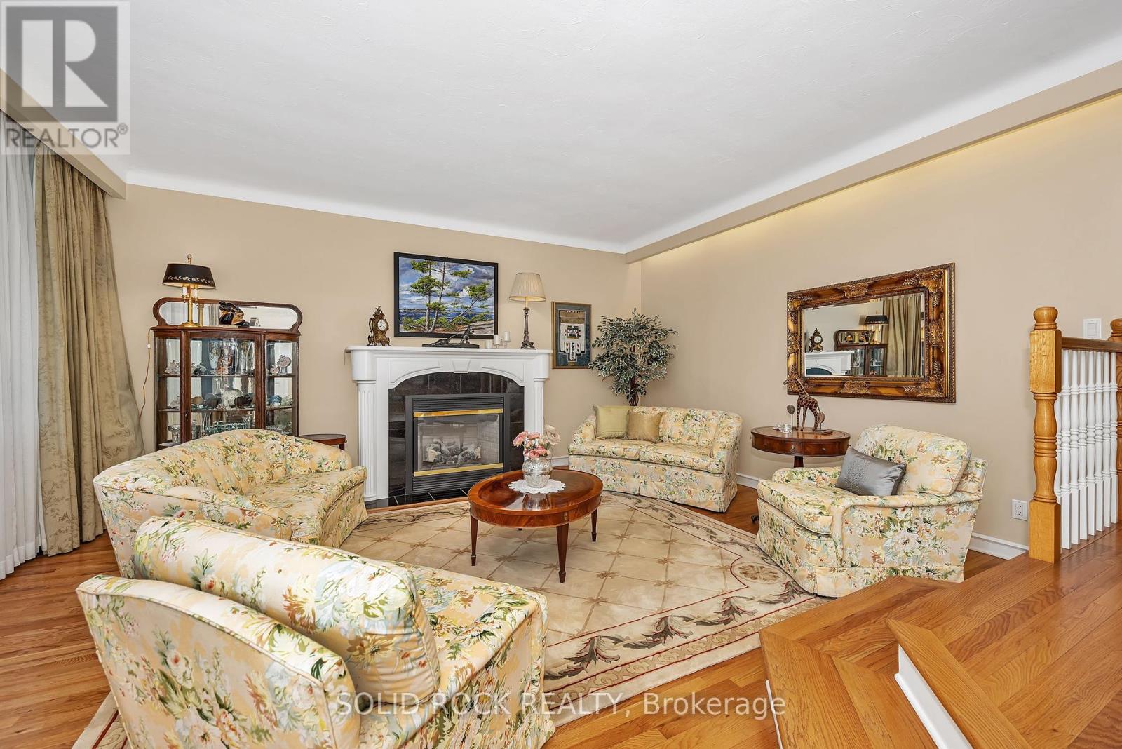 471 Tillbury Avenue, Ottawa, Ontario  K2A 0Y6 - Photo 5 - X12450817