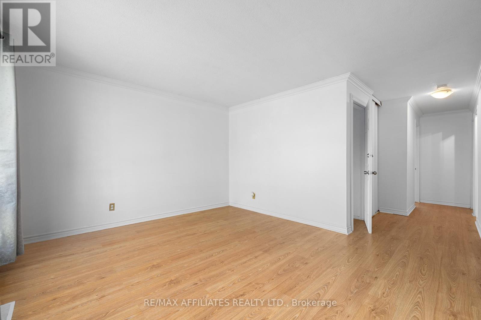 306 Woodfield Drive, Ottawa, Ontario  K2G 3W9 - Photo 10 - X12450824
