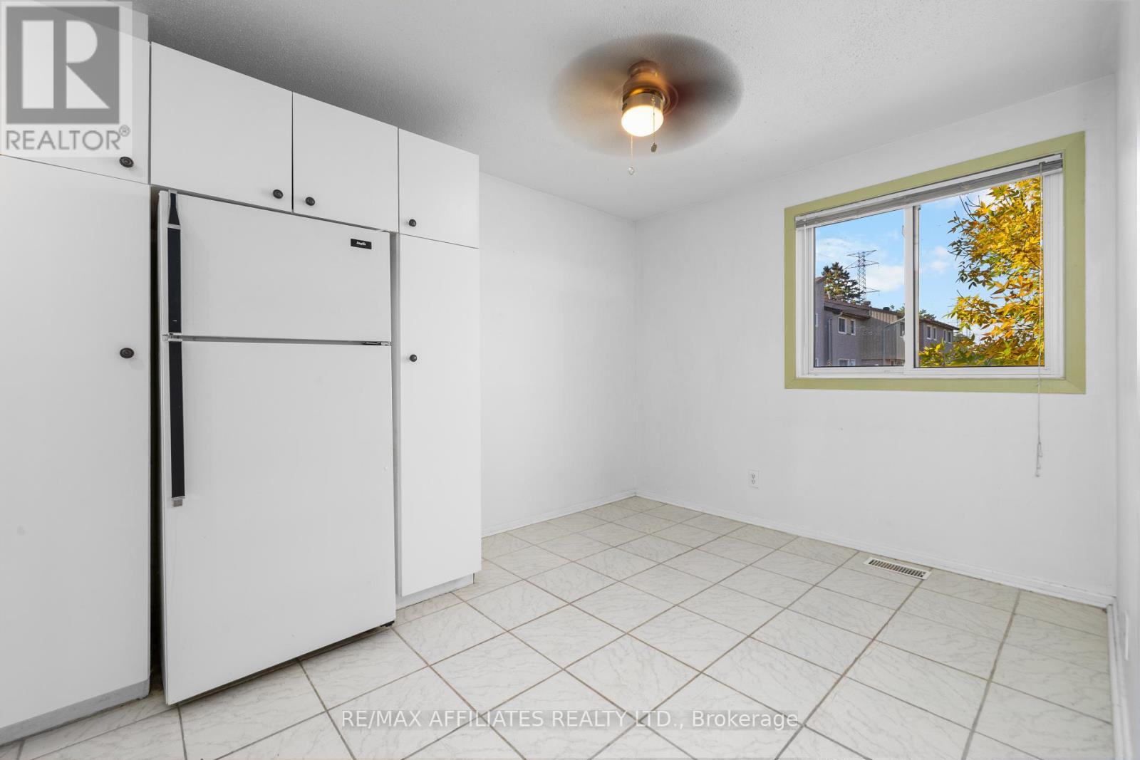 306 Woodfield Drive, Ottawa, Ontario  K2G 3W9 - Photo 12 - X12450824