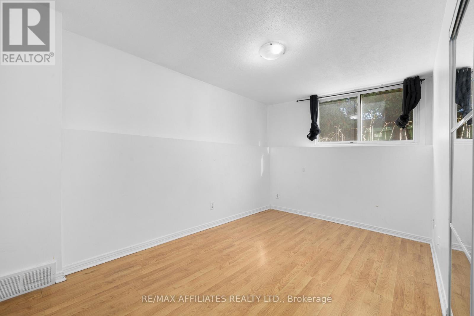 306 Woodfield Drive, Ottawa, Ontario  K2G 3W9 - Photo 22 - X12450824
