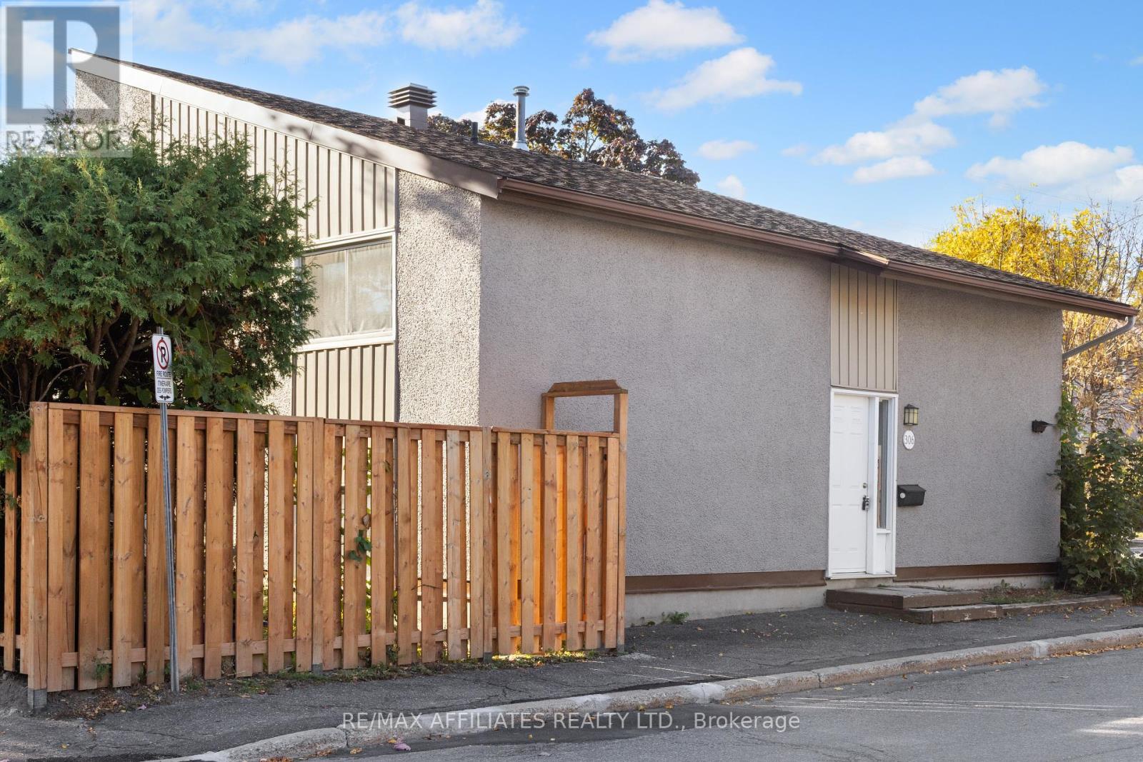 306 Woodfield Drive, Ottawa, Ontario  K2G 3W9 - Photo 4 - X12450824
